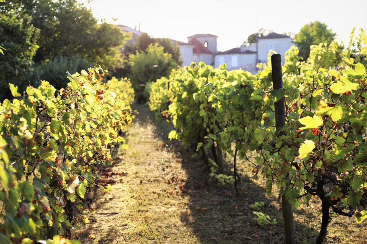 Gite Le Bonheur Hiersac Exterior photo